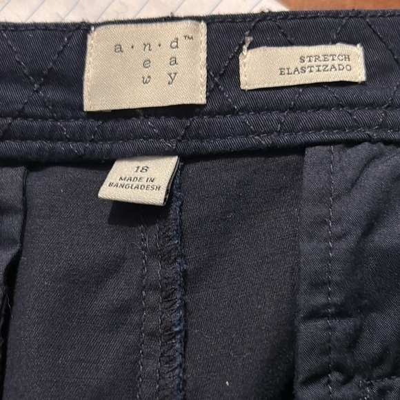 ANDEAWAY Navy Short With Side Buttons Plus Size 18 - Picture 4 of 8